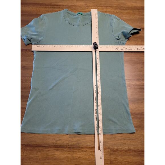 United Colors of Benetton Shiny Logo Green T‑Shirt – Size XS – GUC - Picture 10 of 11